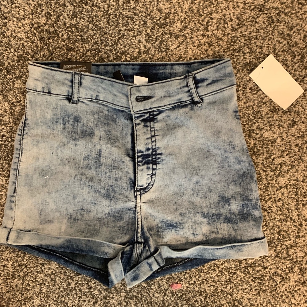 H&M highwaisted jean shorts